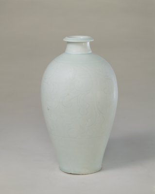 图片[1]-Jingdezhen kiln blue-and-white glaze carved plum vase-China Archive